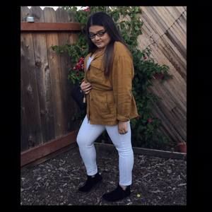 Meet your Posher, Daniela